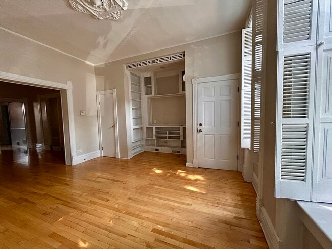 Building Photo - 2024 N Clifton Ave