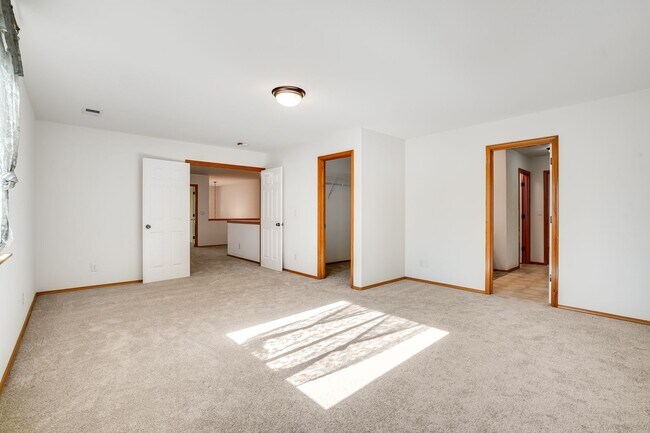 Building Photo - Spacious 5-Bed Bethany Home with Solar, A/C & Private Wooded Setting — Available Now!