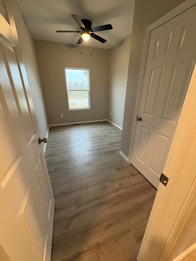 Building Photo - 2490 548th Rd