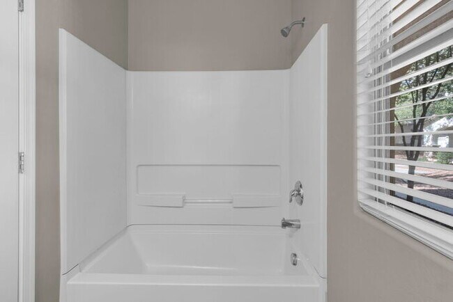 Building Photo - 946 S Hawk Ln