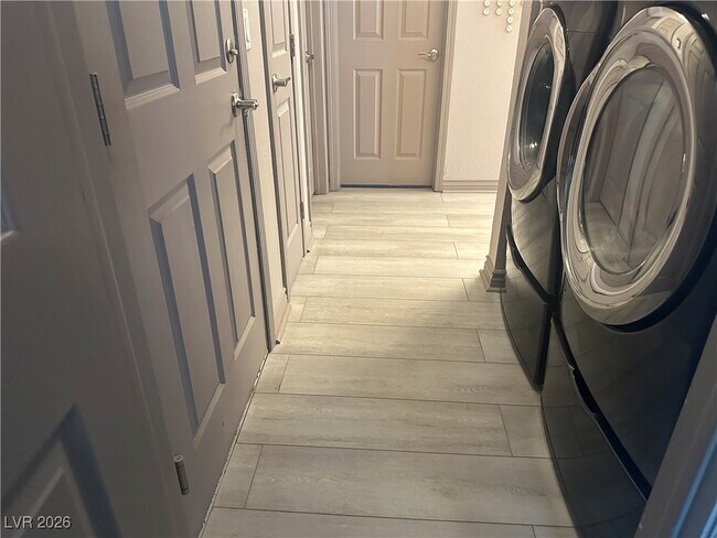 Building Photo - 820 Bergamont Dr