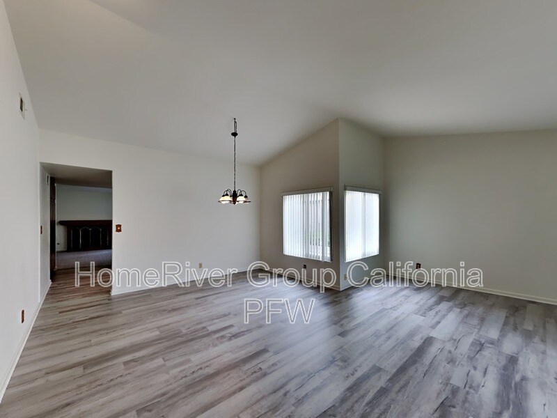Building Photo - 3910 Coronado Cir