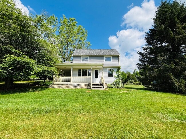 Building Photo - 2700 Meadowbrook Dr