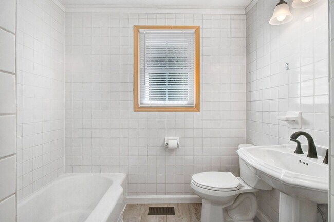 Building Photo - ADORABLE 3 BR | 1 BA HOME - 2 Car Detached...