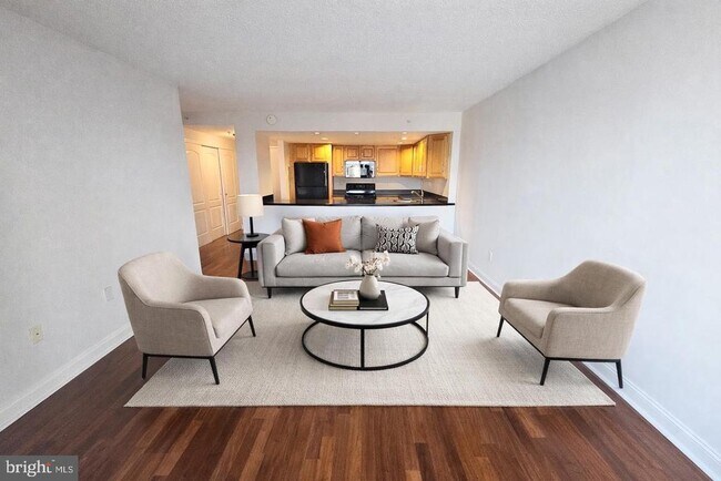 Building Photo - 2001 Hamilton St