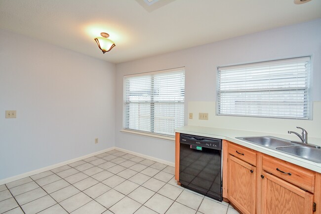 Building Photo - 1319 Irish Mist Ct