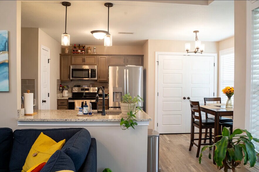 Building Photo - 1100 Cardinal Creek Dr