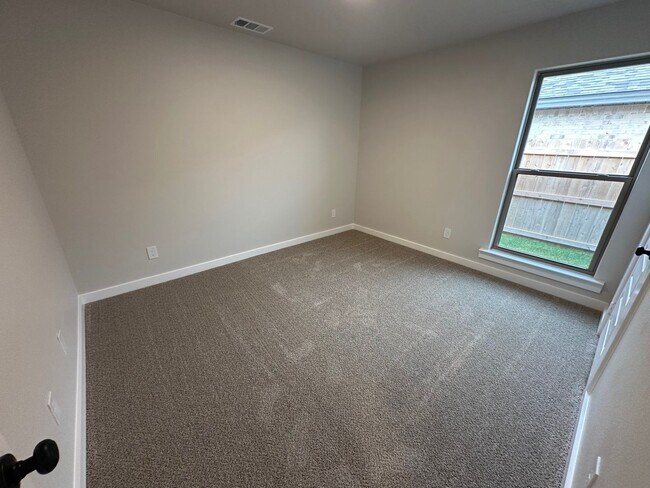Building Photo - Welcome to Beacon Pointe!