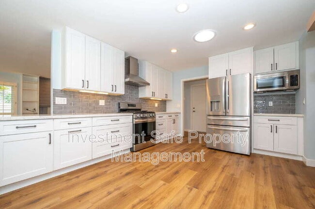 Building Photo - 6051 Bounty St