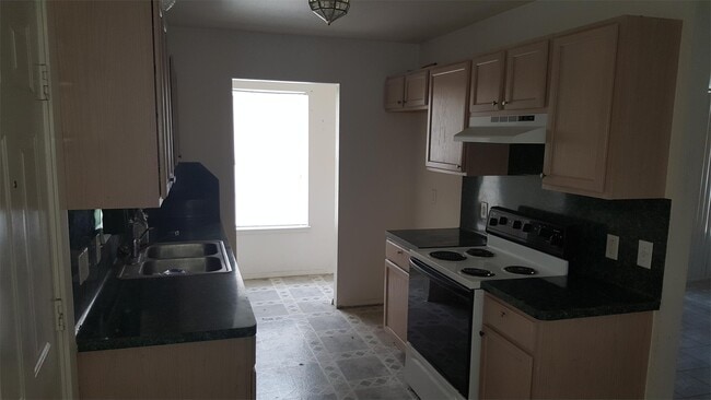 Building Photo - 3223 Reforma Dr