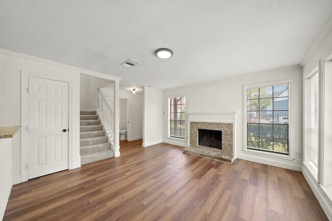 Building Photo - 2211 S Kirkwood Rd