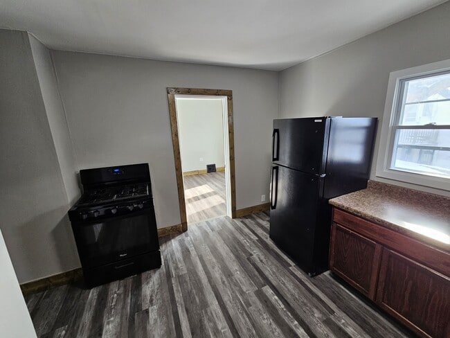 Building Photo - 3242 W 92nd St