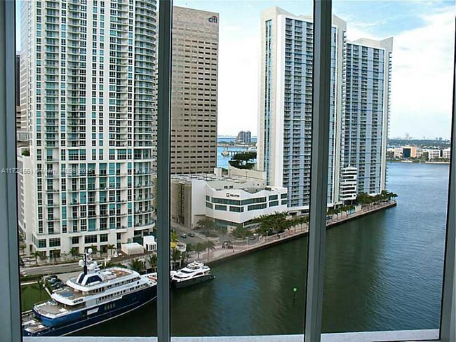 Building Photo - 465 Brickell Ave