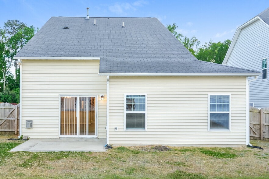 Building Photo - 229 Breezemont Dr