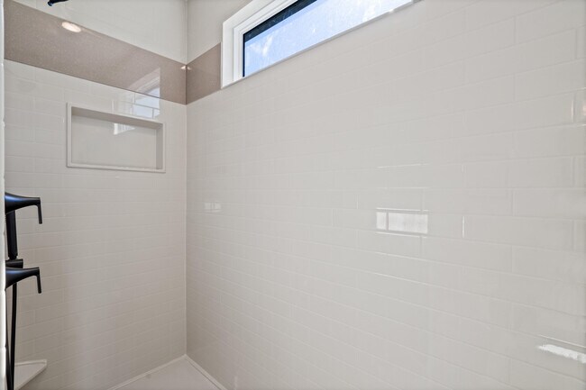 Building Photo - 5201 Buttercup Dr