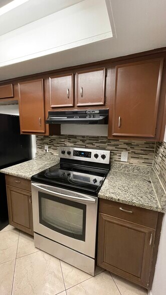 Building Photo - 1533 Lay Ct