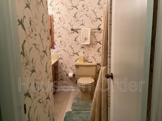 Building Photo - 24 Glen Cove Rd