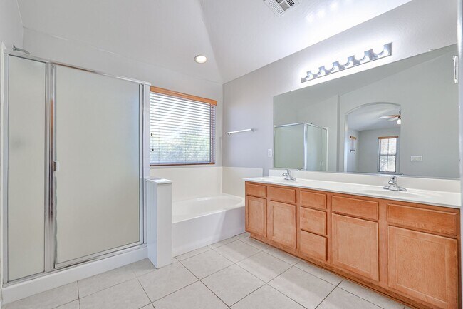 Building Photo - COMING SOON!! 3 bed 2.5 bath in most preferred Phoenix area