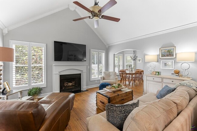 Building Photo - 217 Mossland Dr