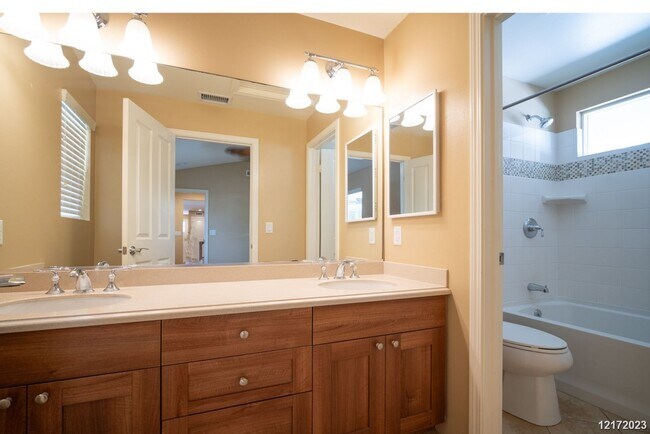 Building Photo - $5,100 / 4br - 1992ft2 - 4 BED 3 BATH HOME...