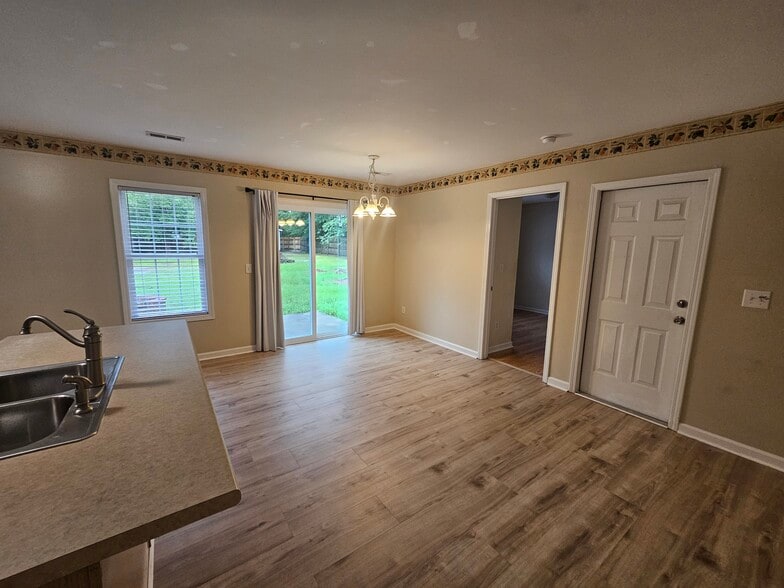Building Photo - 8654 Heirloom Dr NE