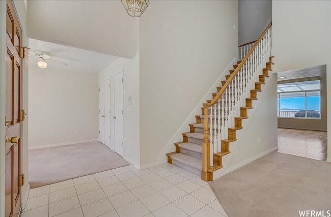 Building Photo - Large 6 Bedroom Home, 3 Car Garage, Gorgeo...