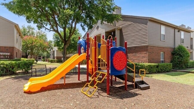 Building Photo - 2301 Pebble Vale Dr