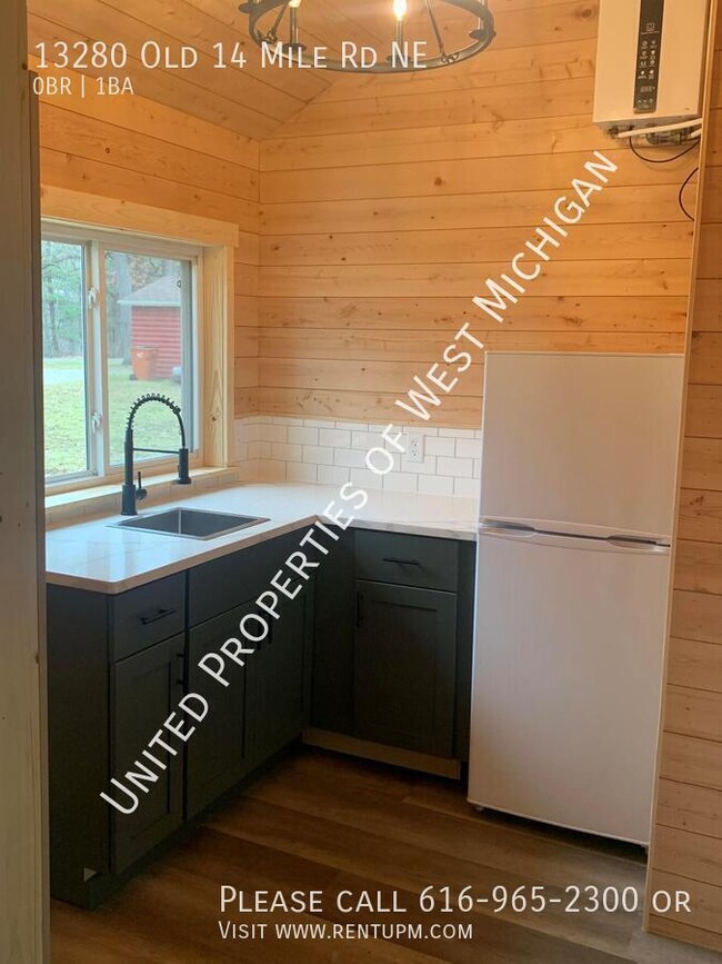 Building Photo - Available Now | Cute Studio in Greenville ...