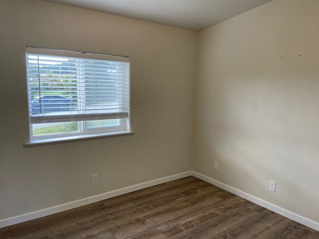 Building Photo - Remodeled Home Just Moments from Greenbank Farm!