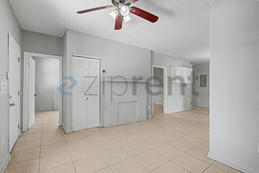 Building Photo - Unit