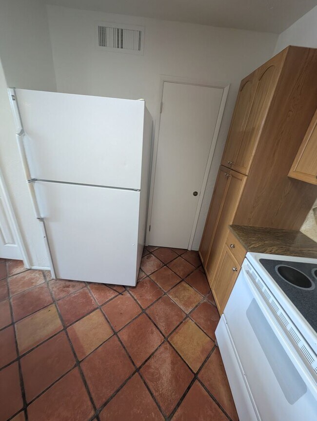 Building Photo - 4 Bedroom and 2 Bath Rental