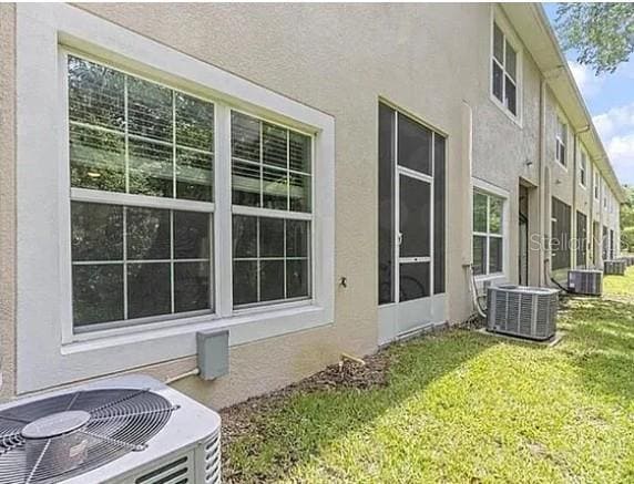 Building Photo - 1117 Hillhurst Dr