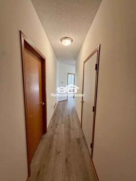 Building Photo - 1202 Crystal Pl E