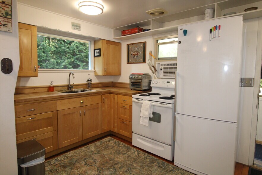 Kitchen - 9228 37th Ave SW