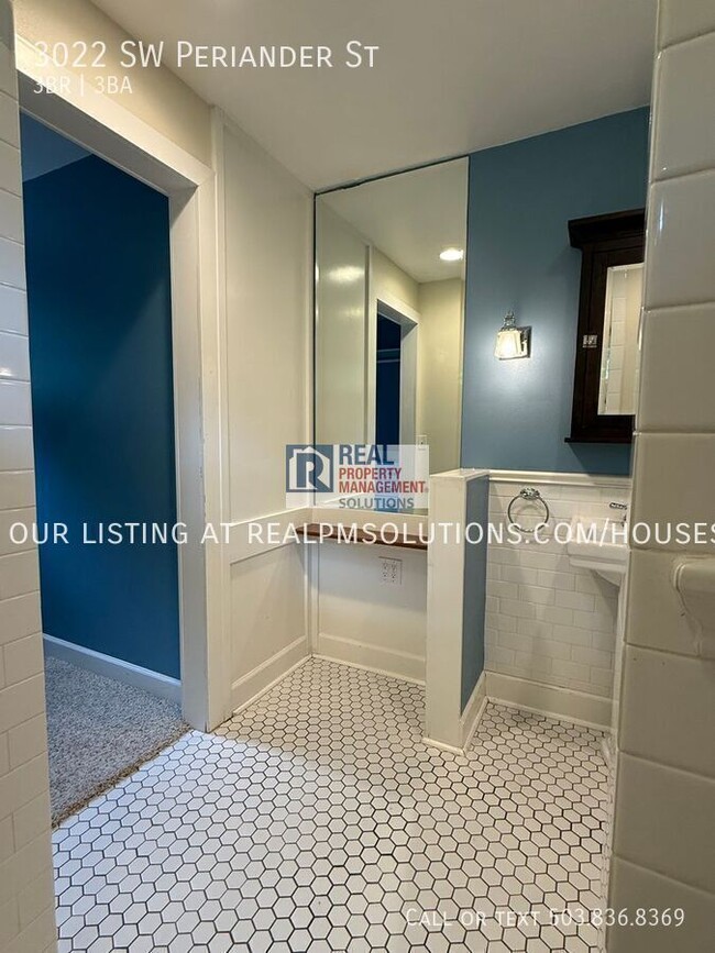 Building Photo - 3022 SW Periander St