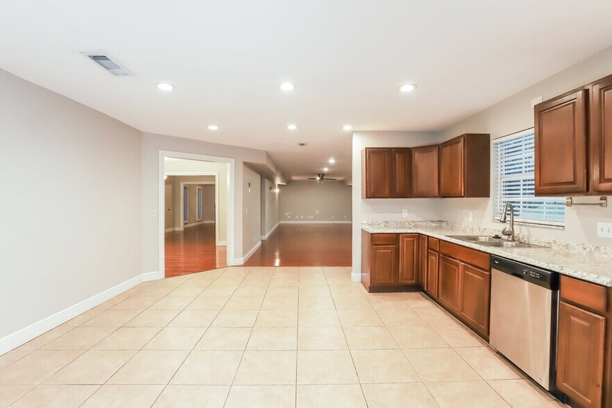 Building Photo - 2430 Arborwood Dr