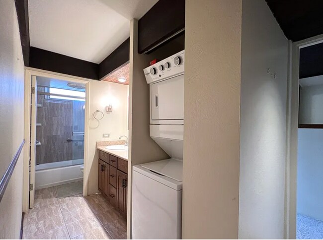 Building Photo - 98-410 Koauka Loop #3E