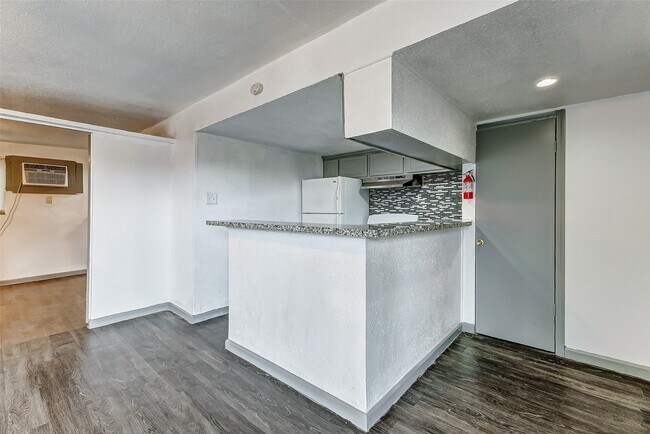 Building Photo - 7527 Gulf Fwy