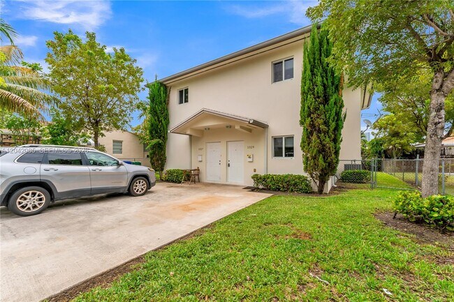 Building Photo - 1029 SW 11th Ave