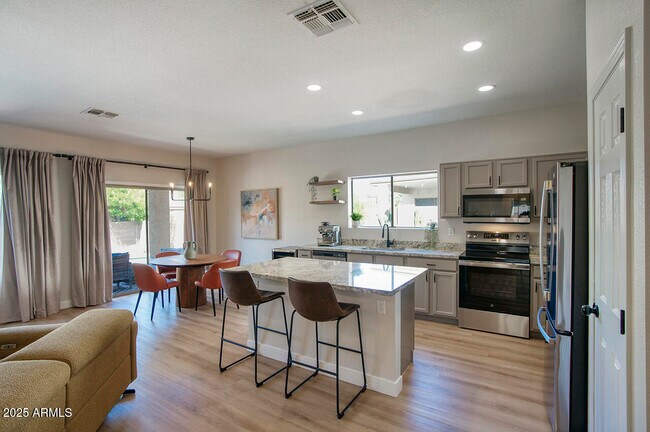 Building Photo - 1302 E Milada Dr