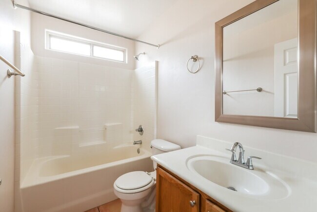 Building Photo - 422 W Tara Danette Dr