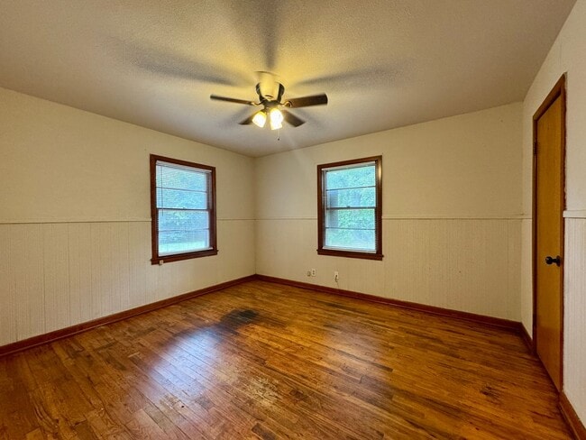 Building Photo - Single-Family Home For Lease