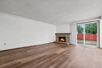 Building Photo - AVAILABLE NOW! Spacious Kingsgate Home with New Flooring & Appliances