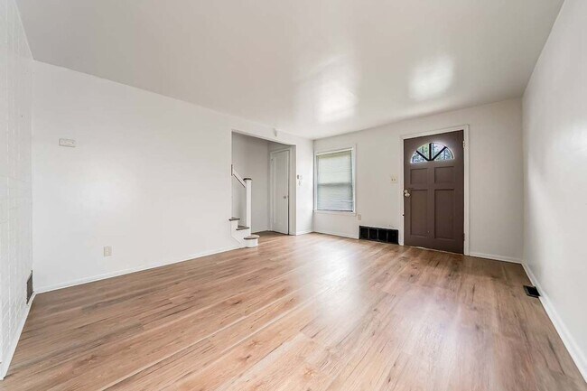 Building Photo - 1517 E 256th St