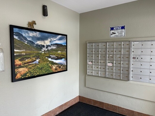 Building Photo - 5770 E Warren Ave