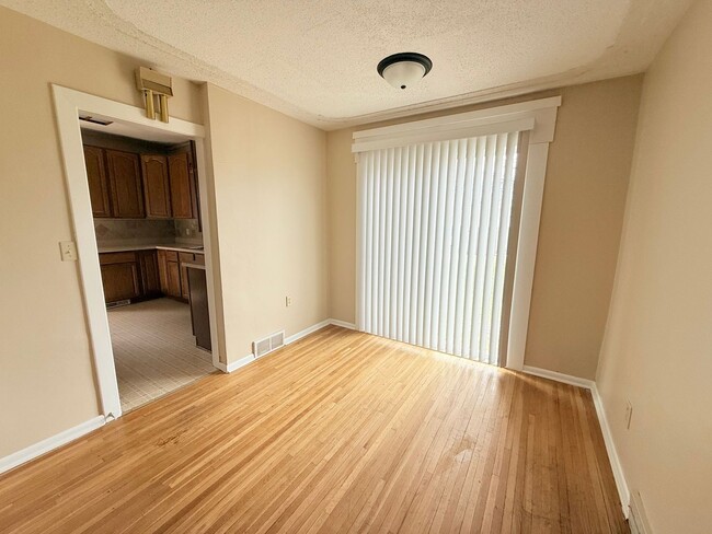 Building Photo - 5BR Home with Fenced Backyard, Firepit & Bonus Space