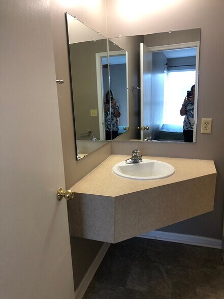 Bathroom 1 - 1366 Hunters Rd