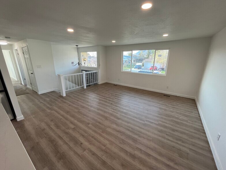 Building Photo - 1108 E 500 N
