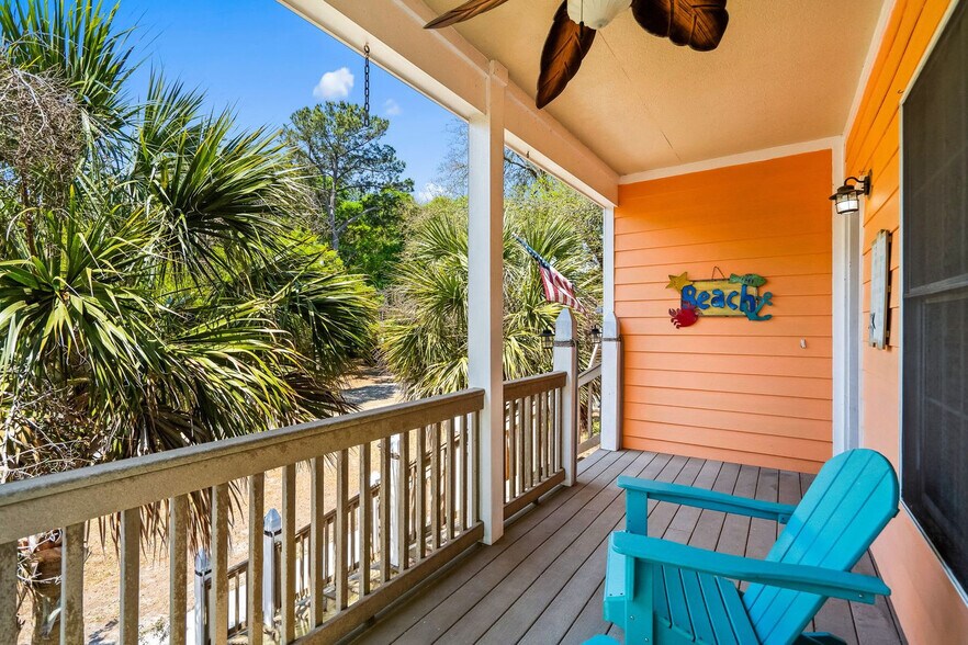 Building Photo - 306 Pine St S