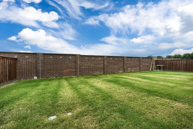 Building Photo - 929 Newcastle Dr